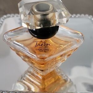 Lancome Tresor perfume